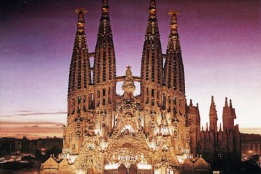 Sagrada Familia – Skip the line Semi-Private Guided Tour