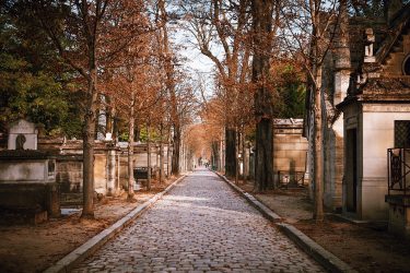 Paris-Tour-Père-Lachaise-Cemetery-Jim-Morrison